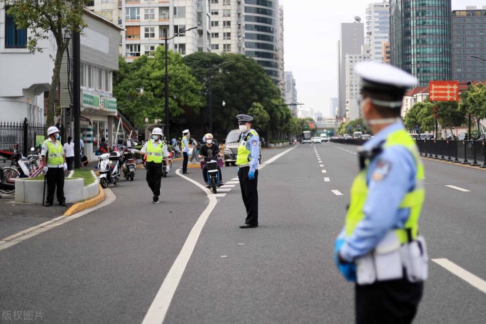 当辅警需要什么条件(普通人考辅警必须满足三个条件)